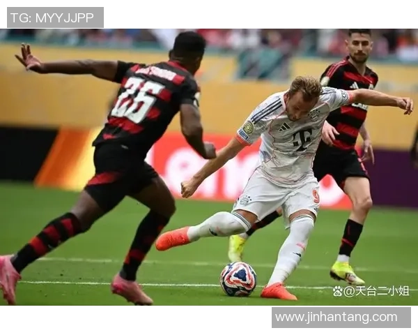 足总杯激战:那不勒斯与拜仁战成平局神扑瞬间引发全场热议